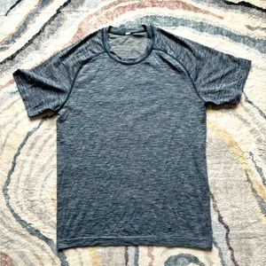 Lululemon tee-shirt